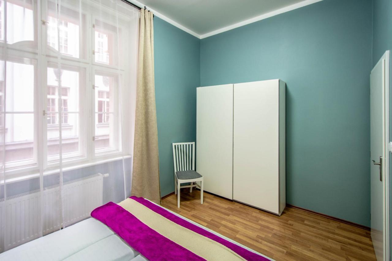 Ruzova By Ruterra * Praag